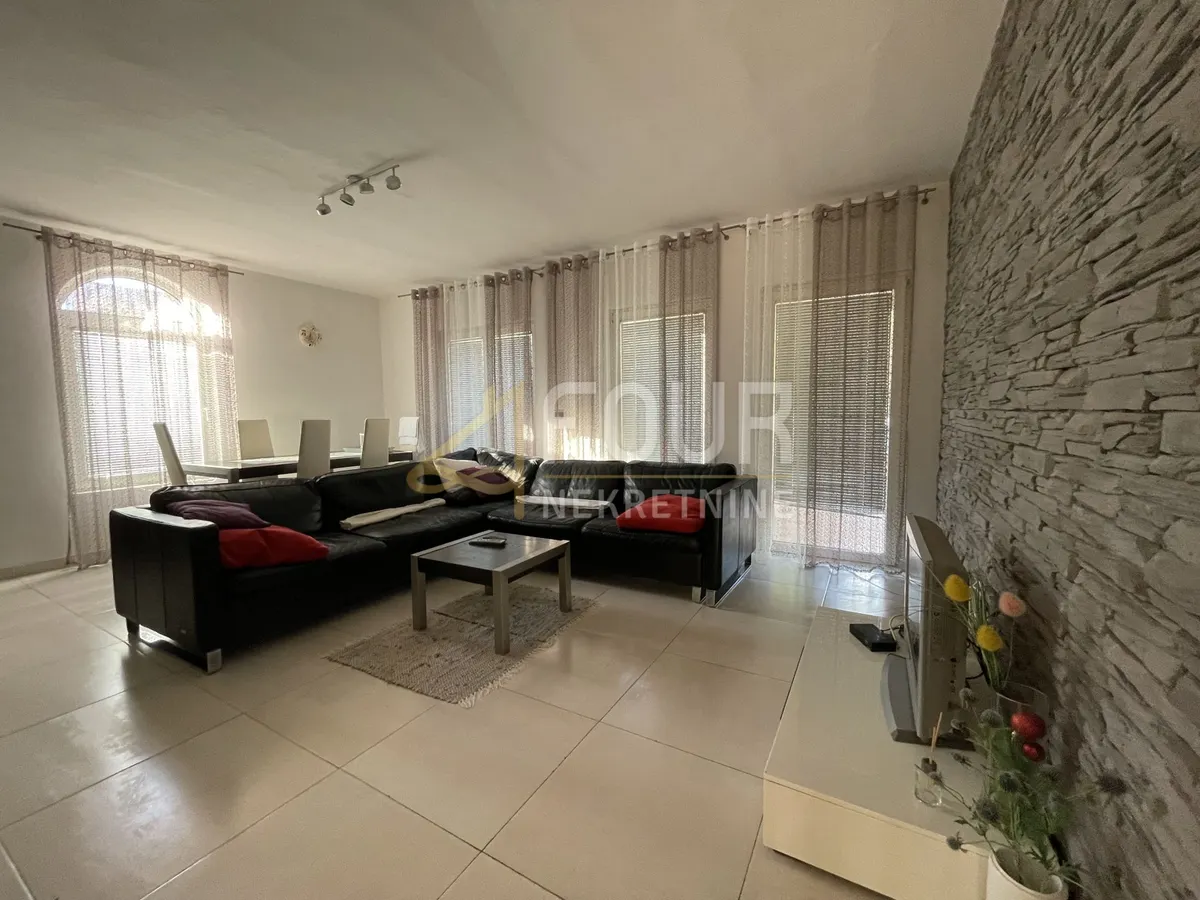 Kuća - Novi Vinodolski, 200m2