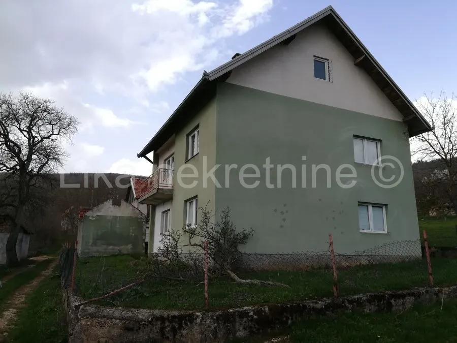 Kuća - Otočac, 200m2