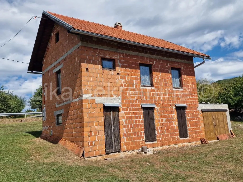 Kuća - Otočac, 120m2