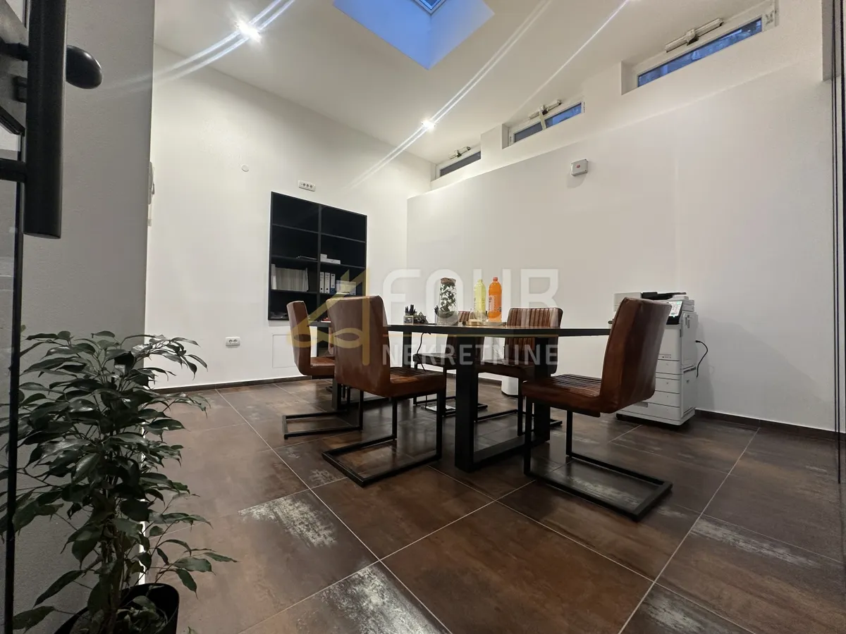 Poslovni Prostor - Rijeka, 57m2