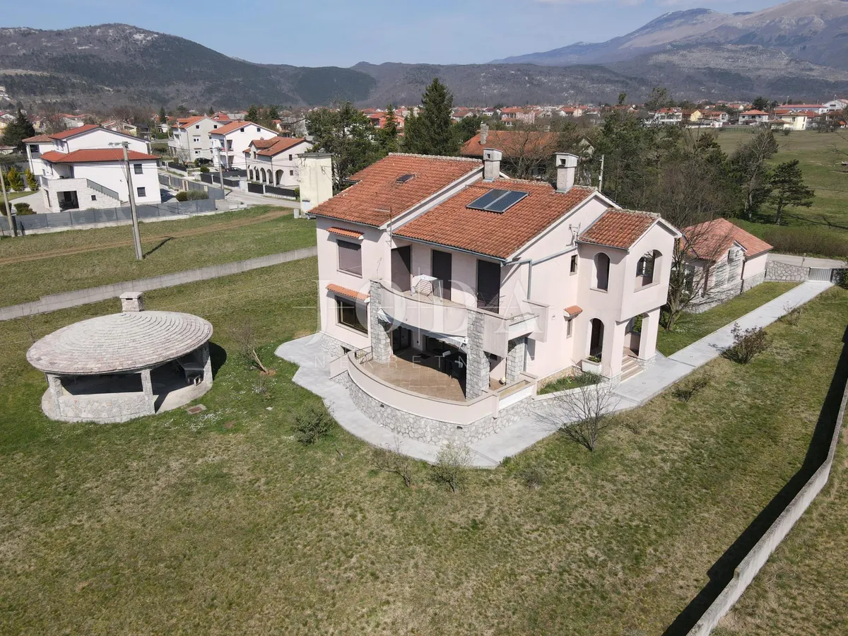 House - Jelenje, 510m2