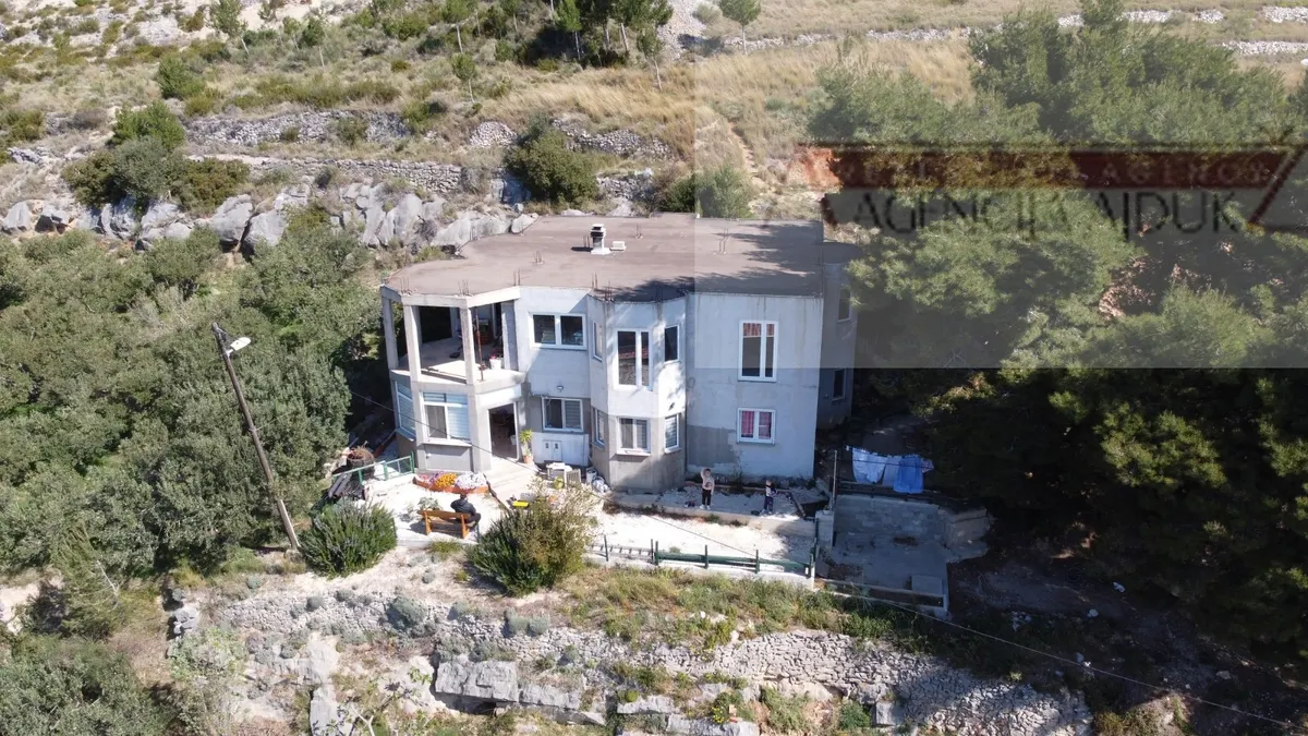 Kuća - Omiš, 263m2