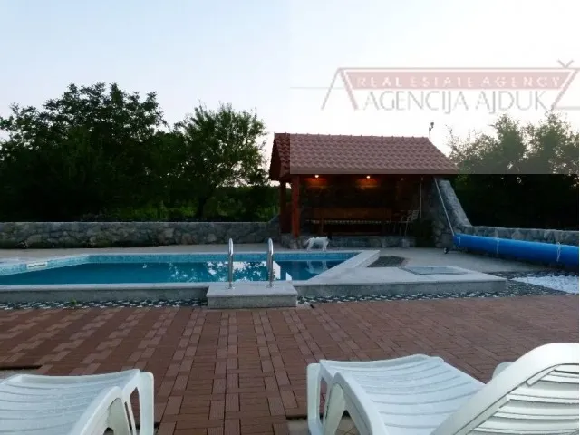 Kuća - Cista provo, 742m2
