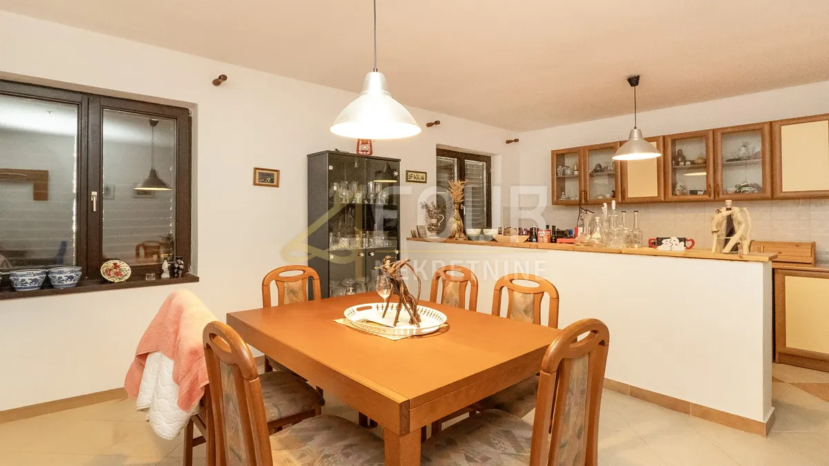 Kuća - Vinodolska Općina, 182m2