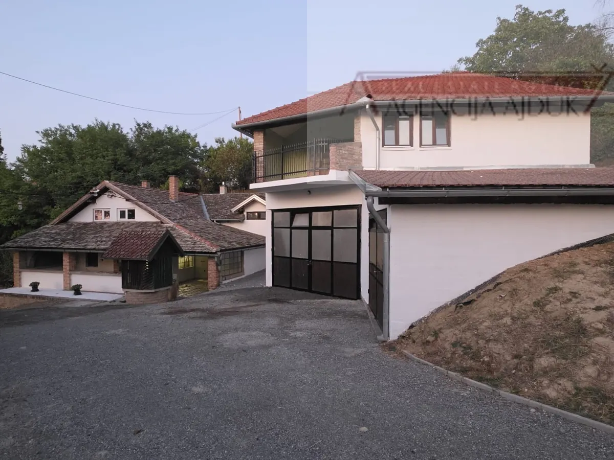 Poslovni Prostor - Draž, 766m2
