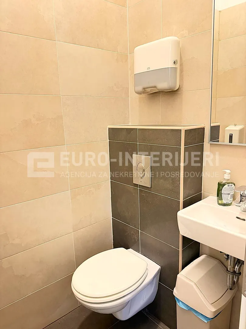 Poslovni Prostor - Donji Grad, 83m2