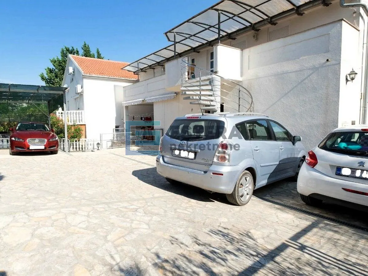 Kuća - Obrovac, 202m2
