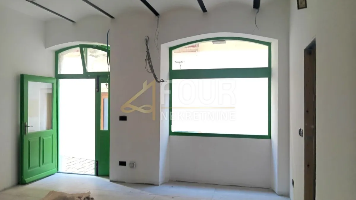 Poslovni Prostor - Rovinj, 33m2