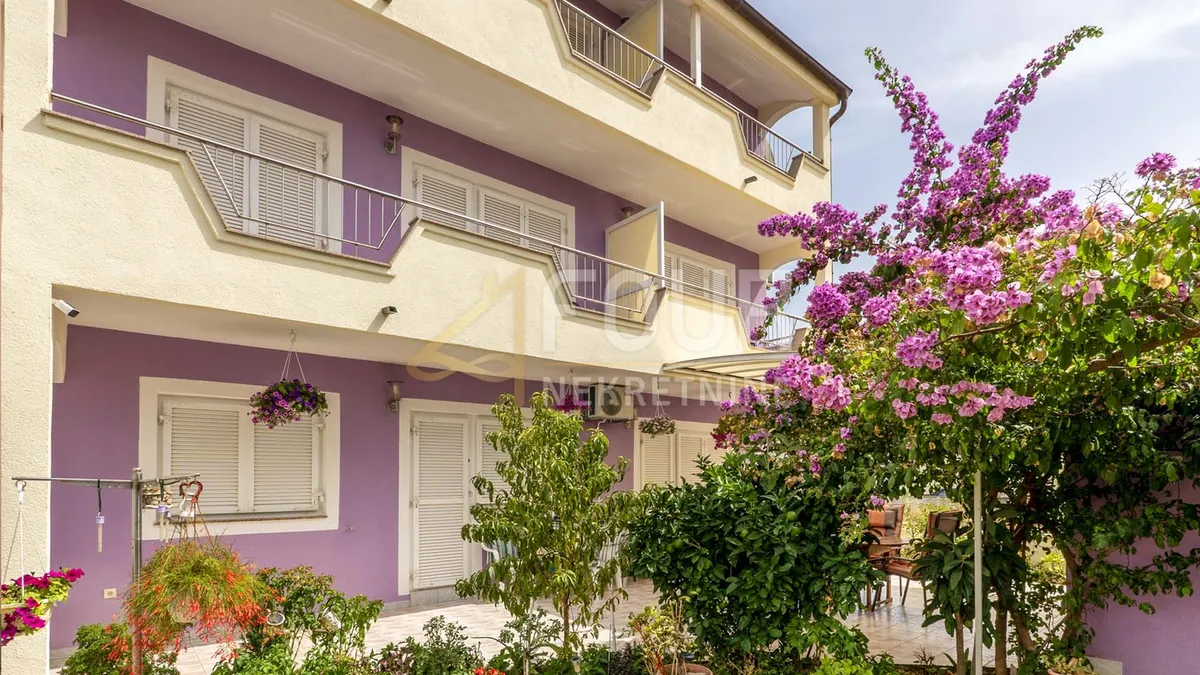 Kuća - Vodice, 397m2