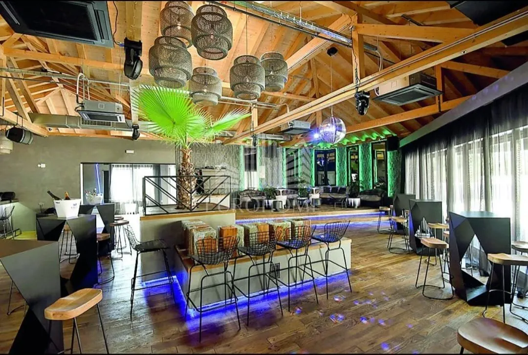 Poslovni Prostor - Sali, 330m2