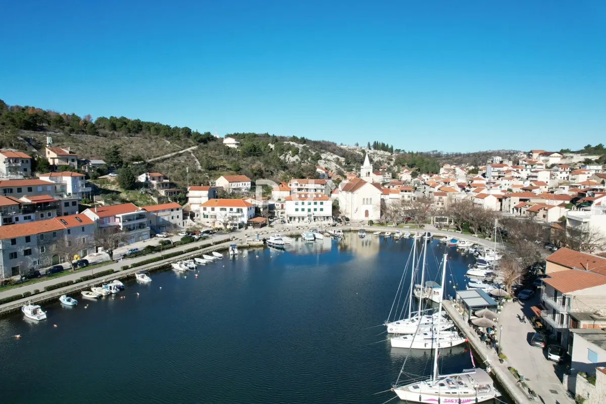 Kuća - Šibenik - Okolica, 240m2