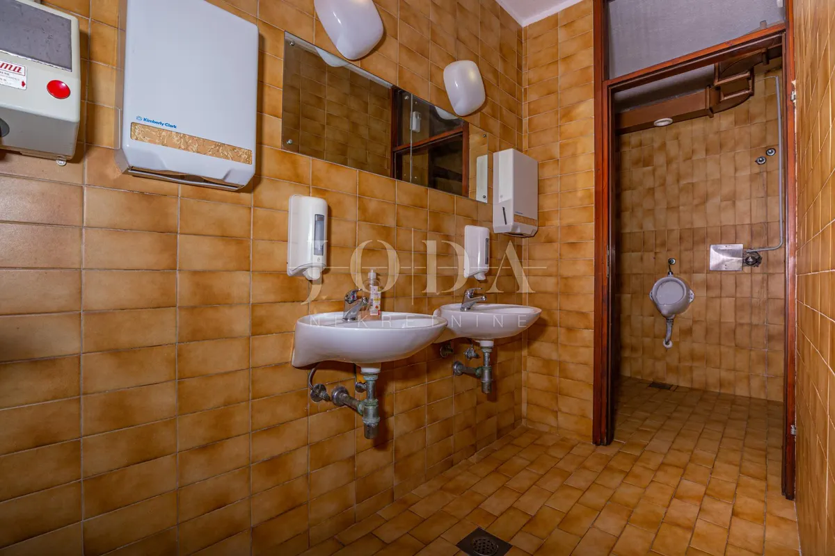 Poslovni Prostor - Crikvenica, 400m2
