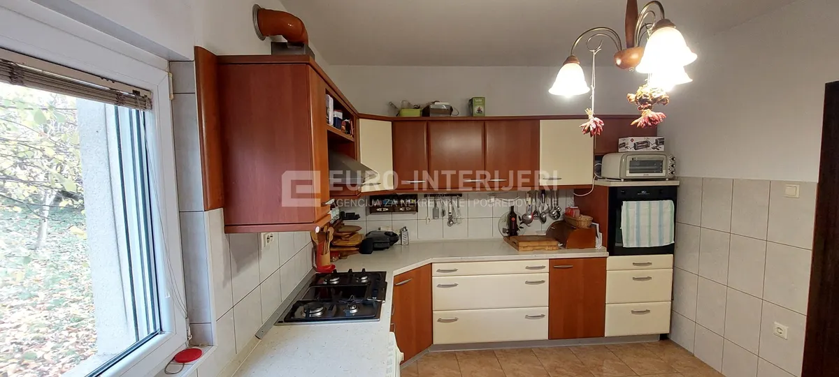 Kuća - Podsused - Vrapče, 381m2