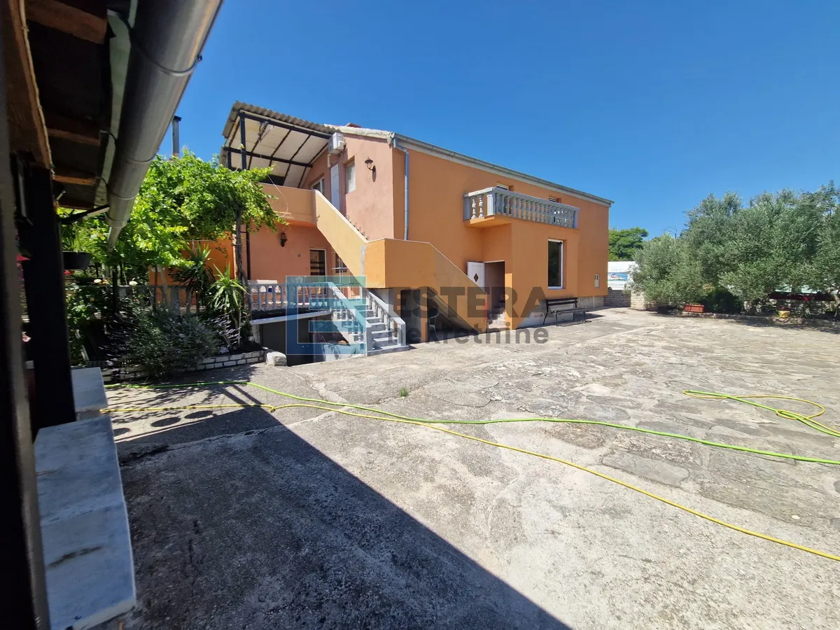 Kuća - Benkovac, 350m2