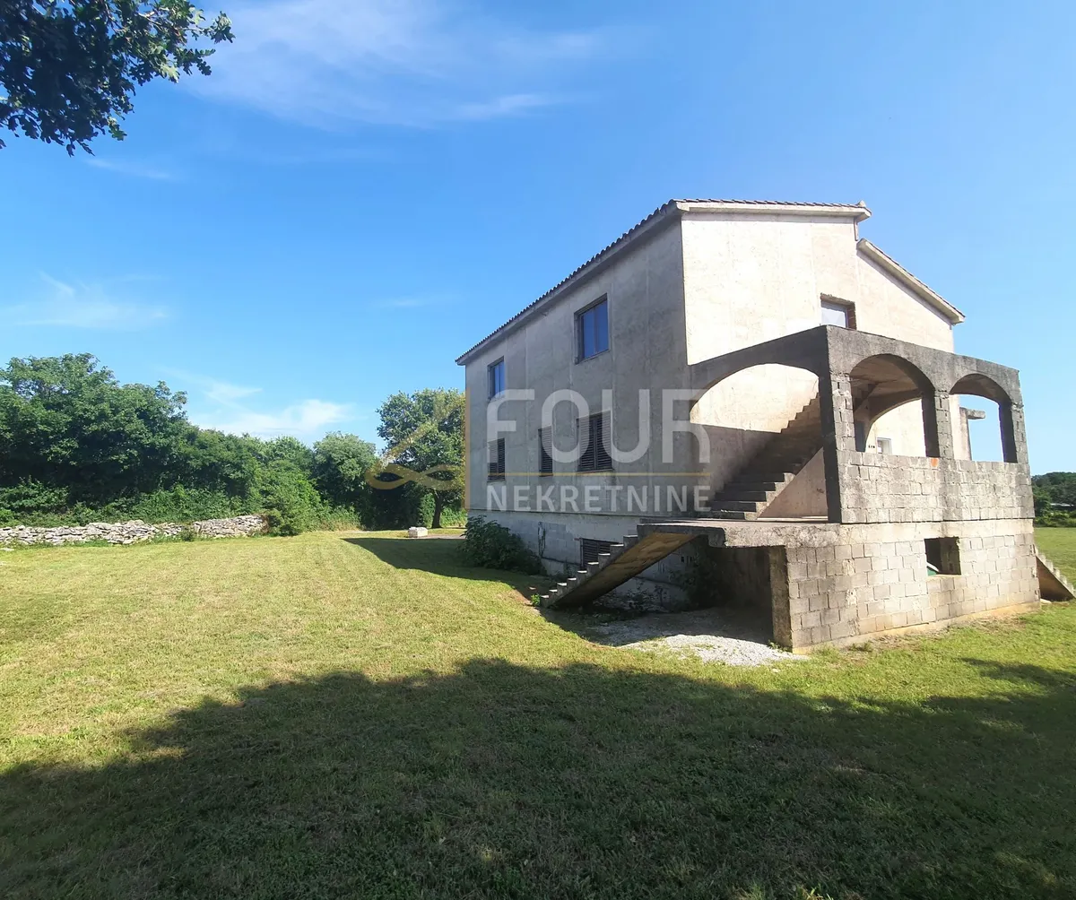 Kuća - Ližnjan, 900m2