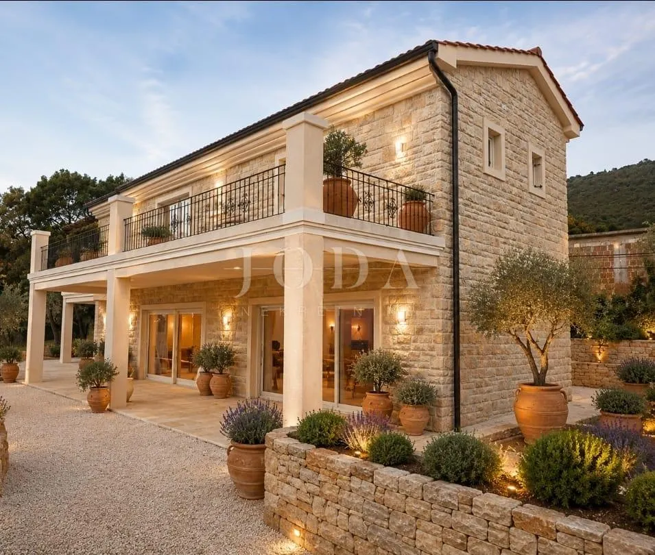 Kuća - Labin, 273.34m2