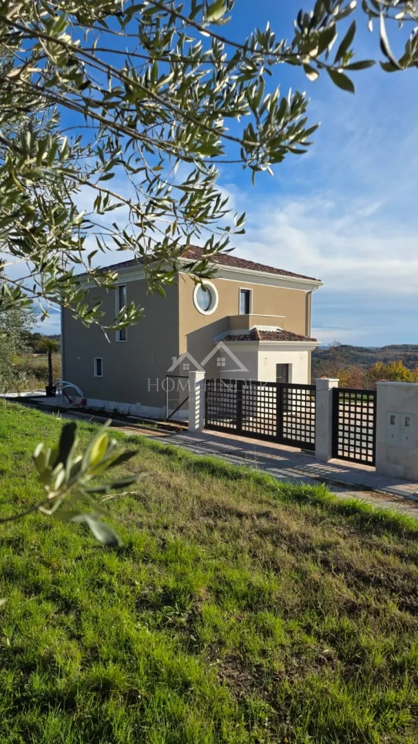House - Buje, 384m2
