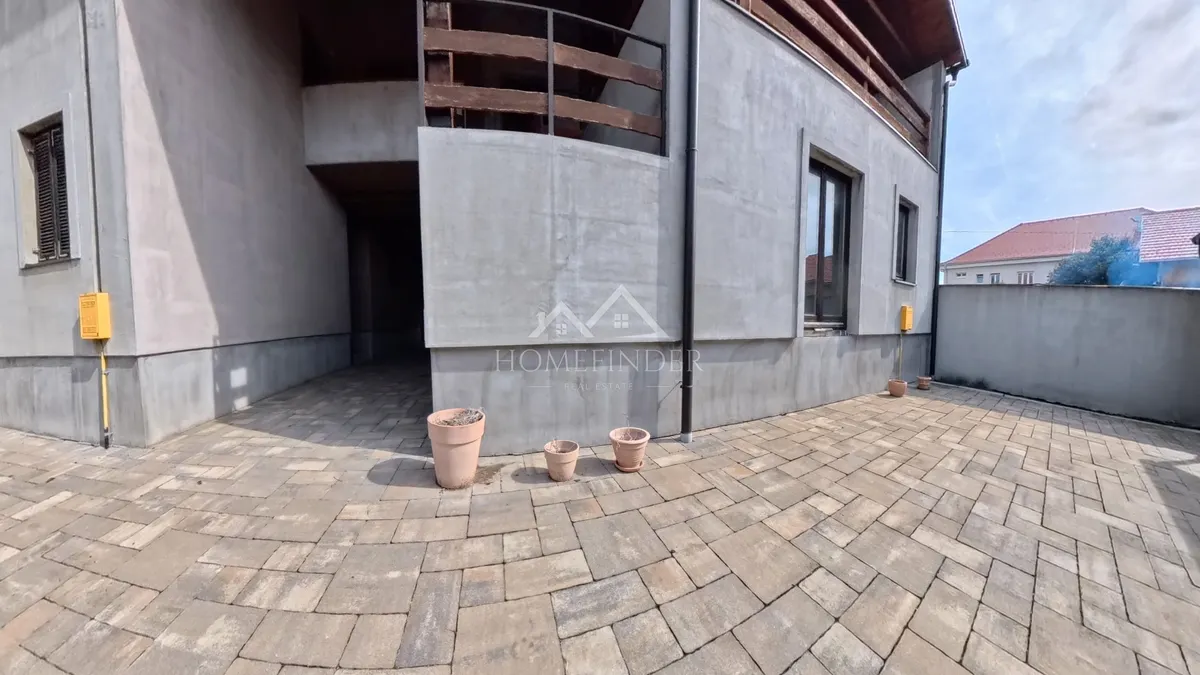 Apartment - Petrinja, 792m2