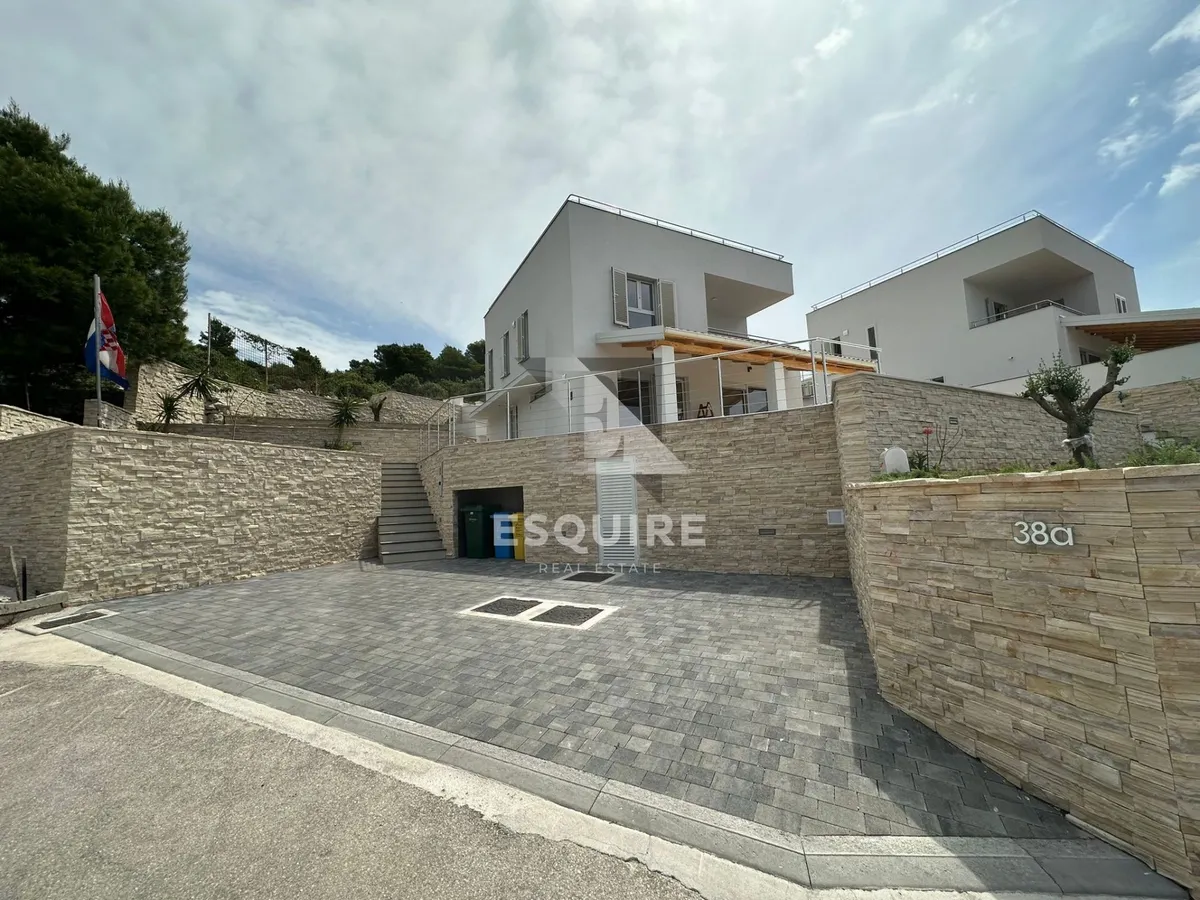 Kuća - Rogoznica, 300m2