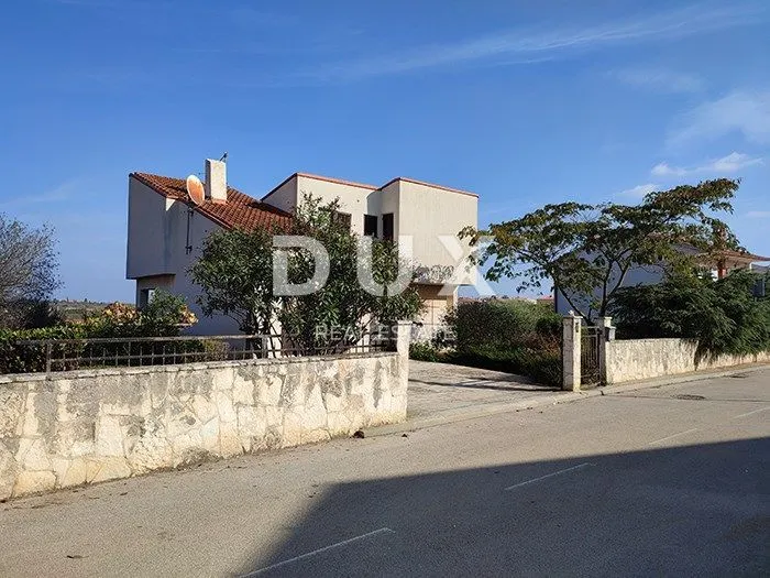 Kuća - Pula, 300m2