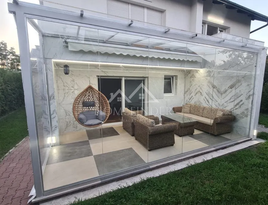 Kuća - Petrinja, 200m2