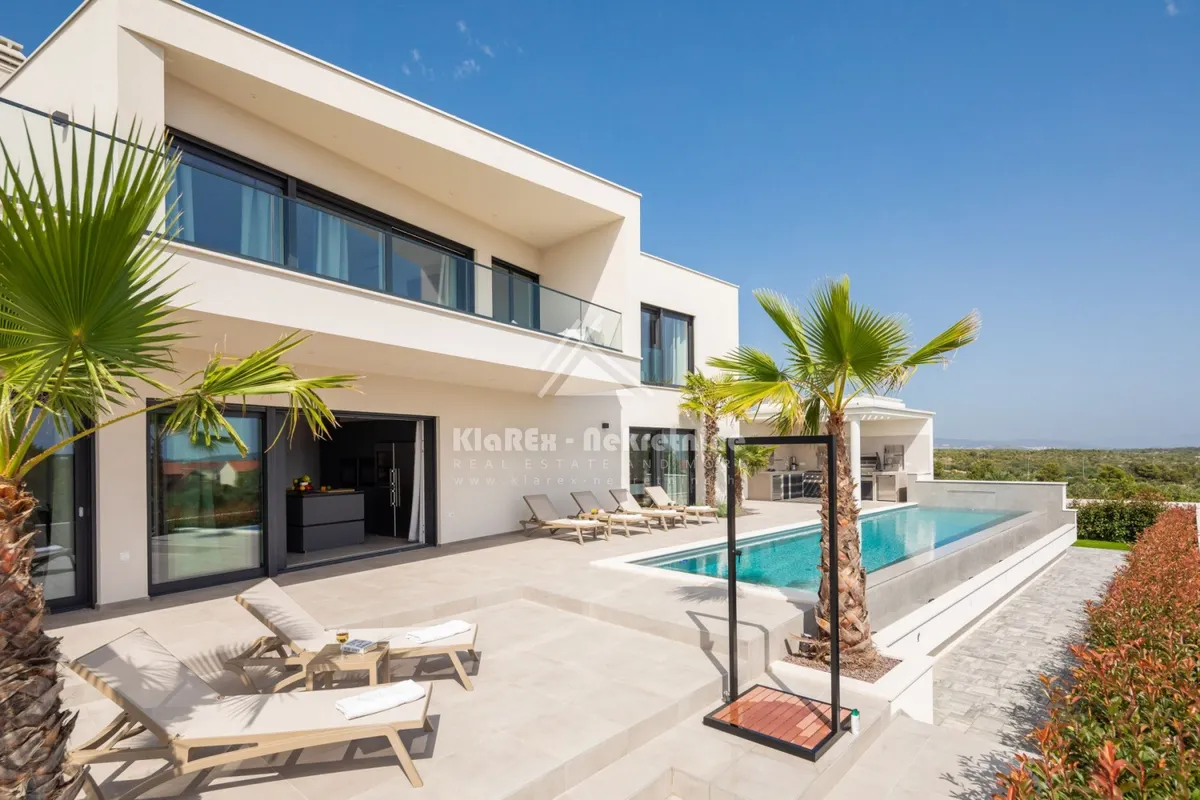 Kuća - Vodice, 320m2