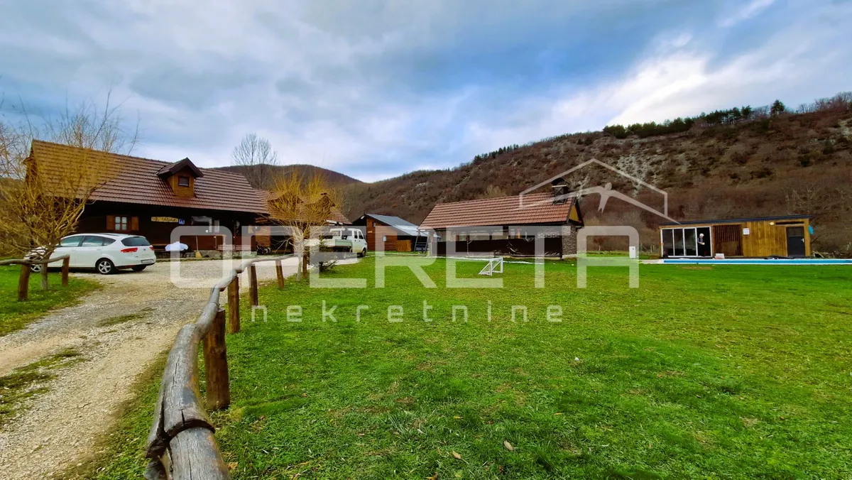 Kuća - Pazariška ulica, Gospić, Gospić, 290m2