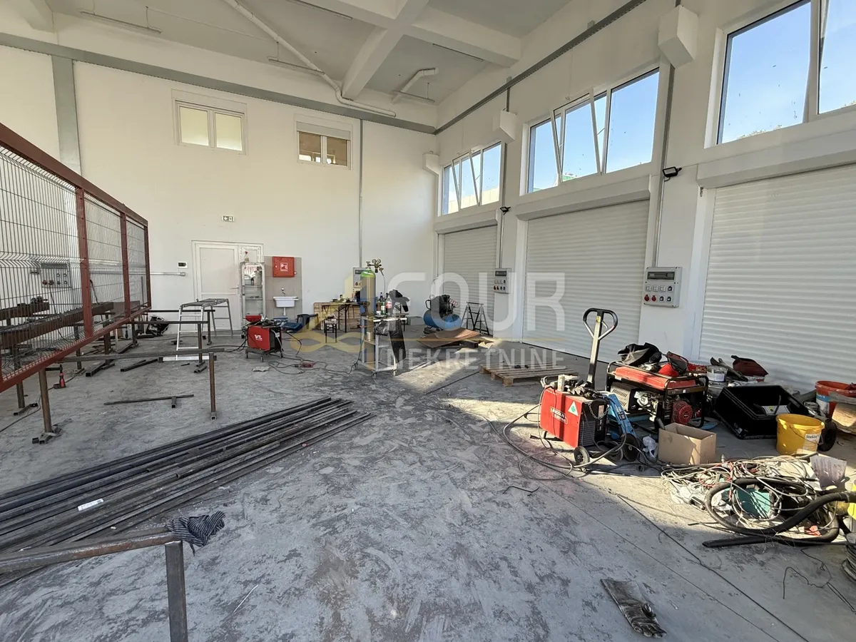 Poslovni Prostor - Rijeka, 130m2