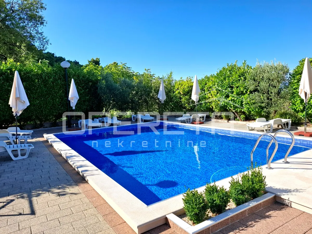 Poslovni Prostor - Gradac, Gradac, Gradac, 1552m2
