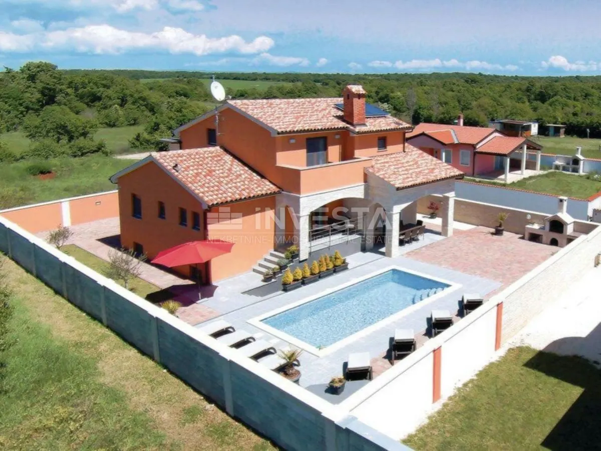 House - Pula, 330m2