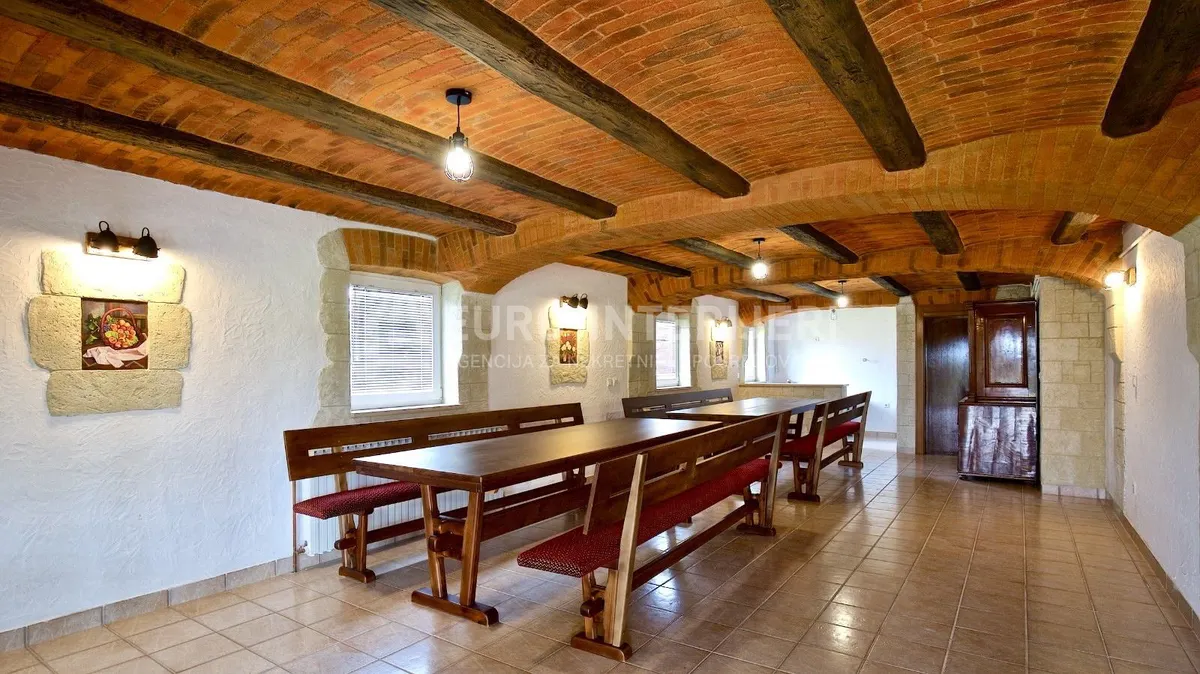Kuća - Pustodol, 360m2
