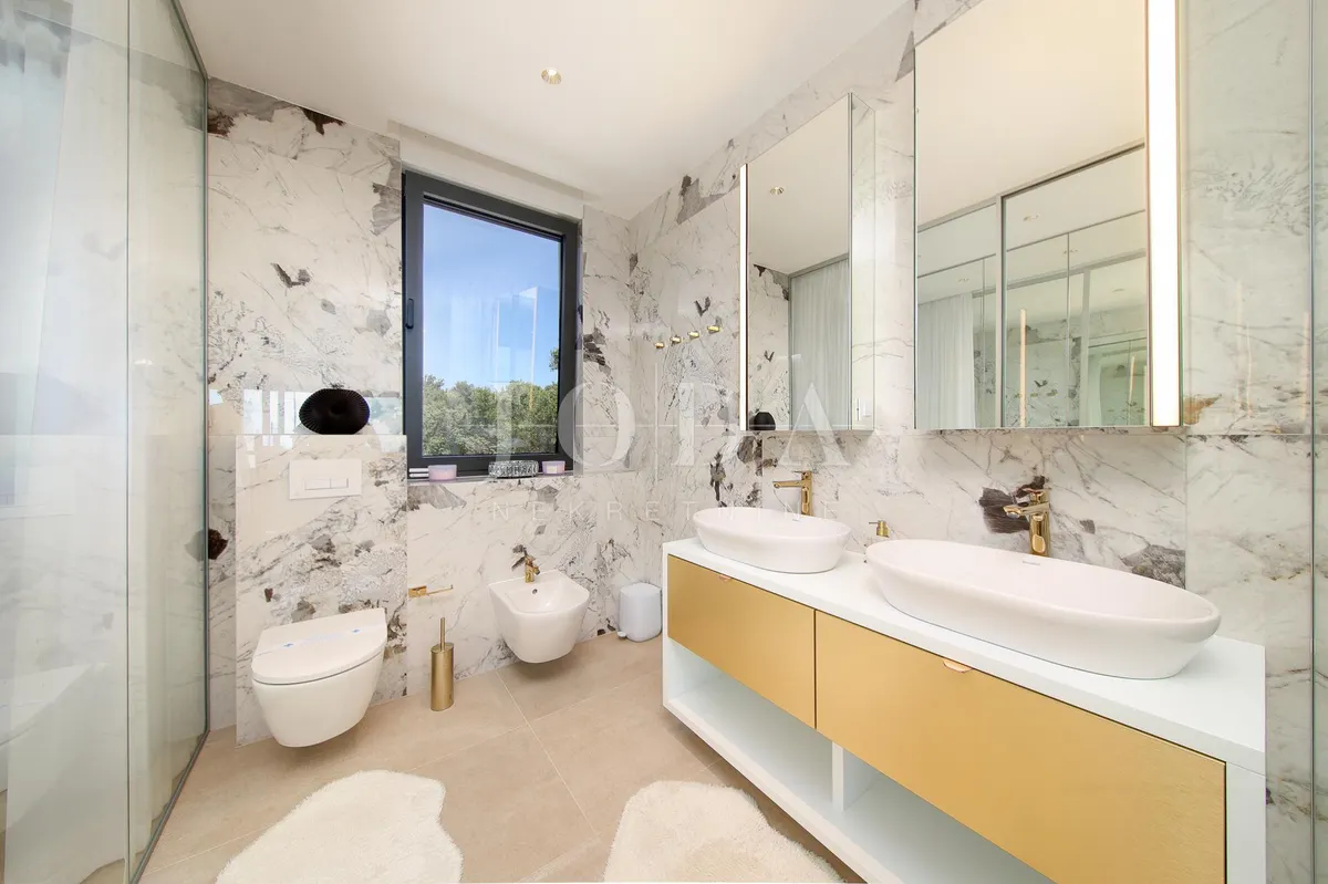 House - Novalja, 305m2