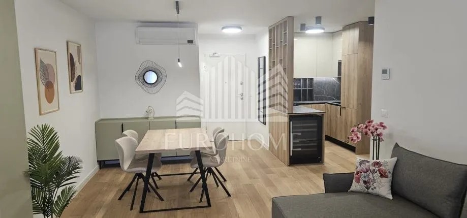 Stan - Zadar, 225m2