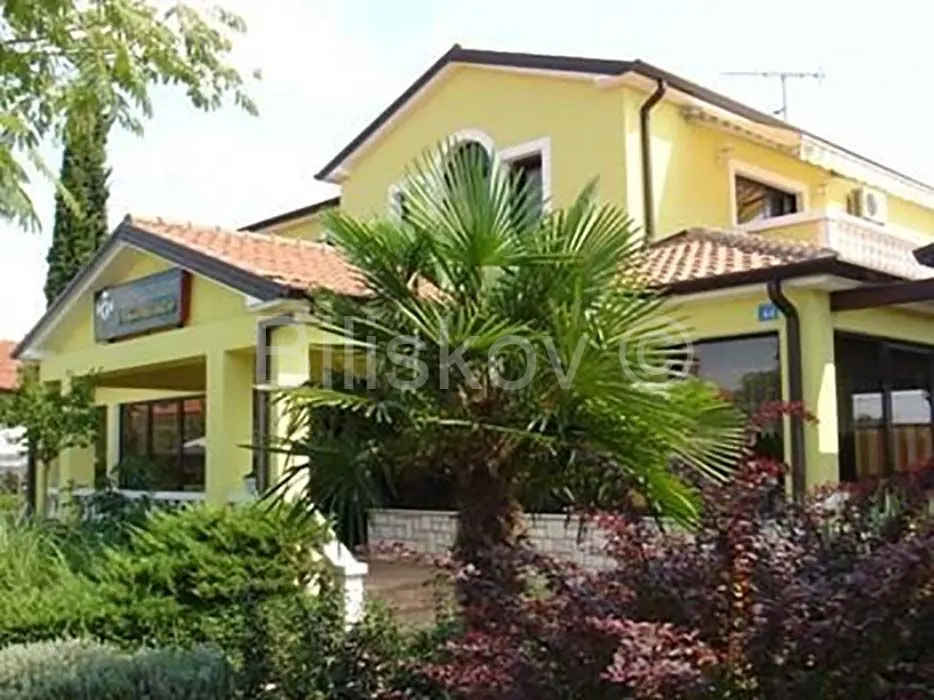 Kuća - Umag, 820m2