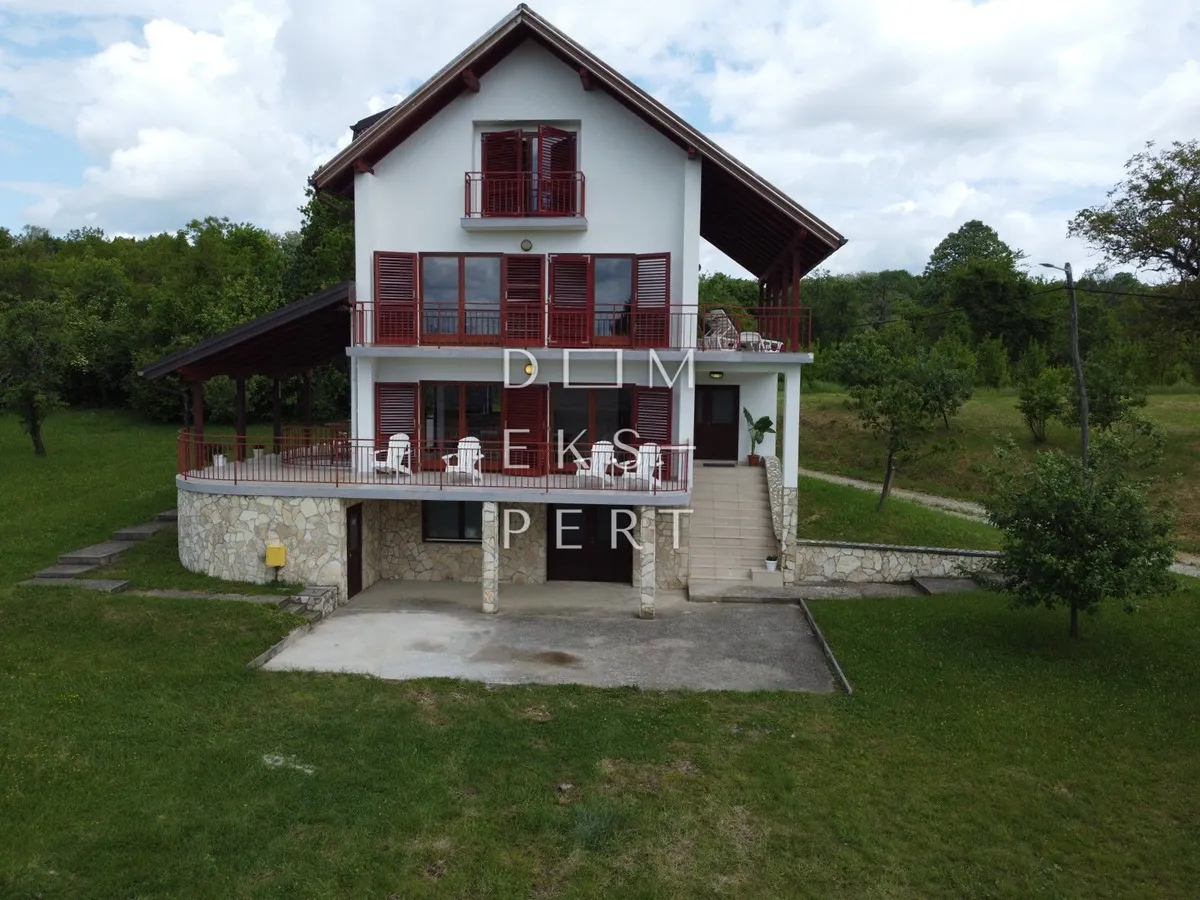 Kuća - Petrinja, 240m2