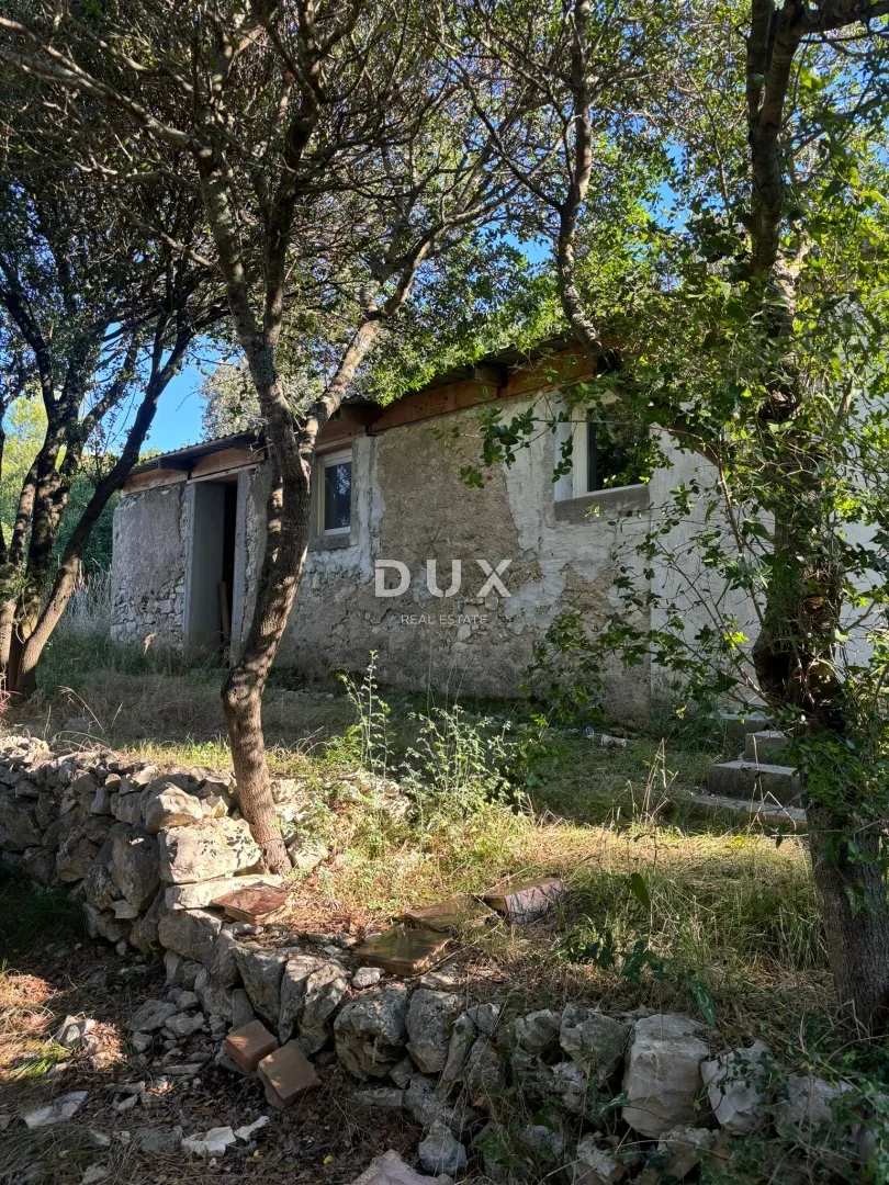 House - Pula, 1745m2
