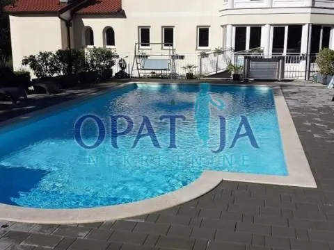Poslovni Prostor - Poreč, 800m2