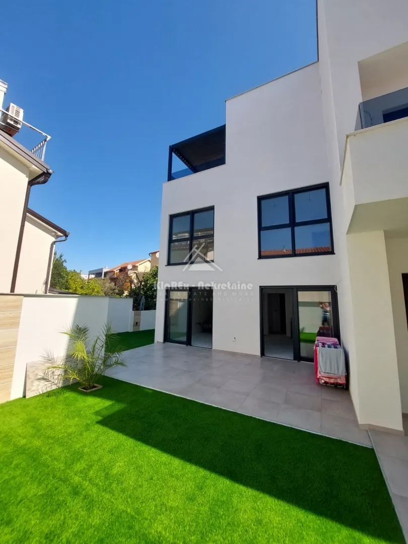 Kuća - Vodice, 163.37m2