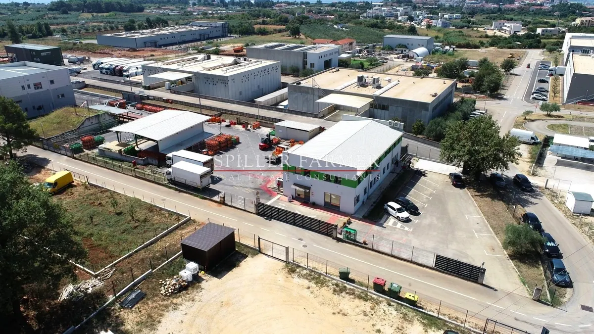 Poslovni Prostor - Novigrad, 880m2