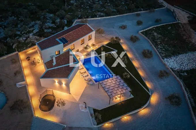 Kuća - Trogir, 310m2