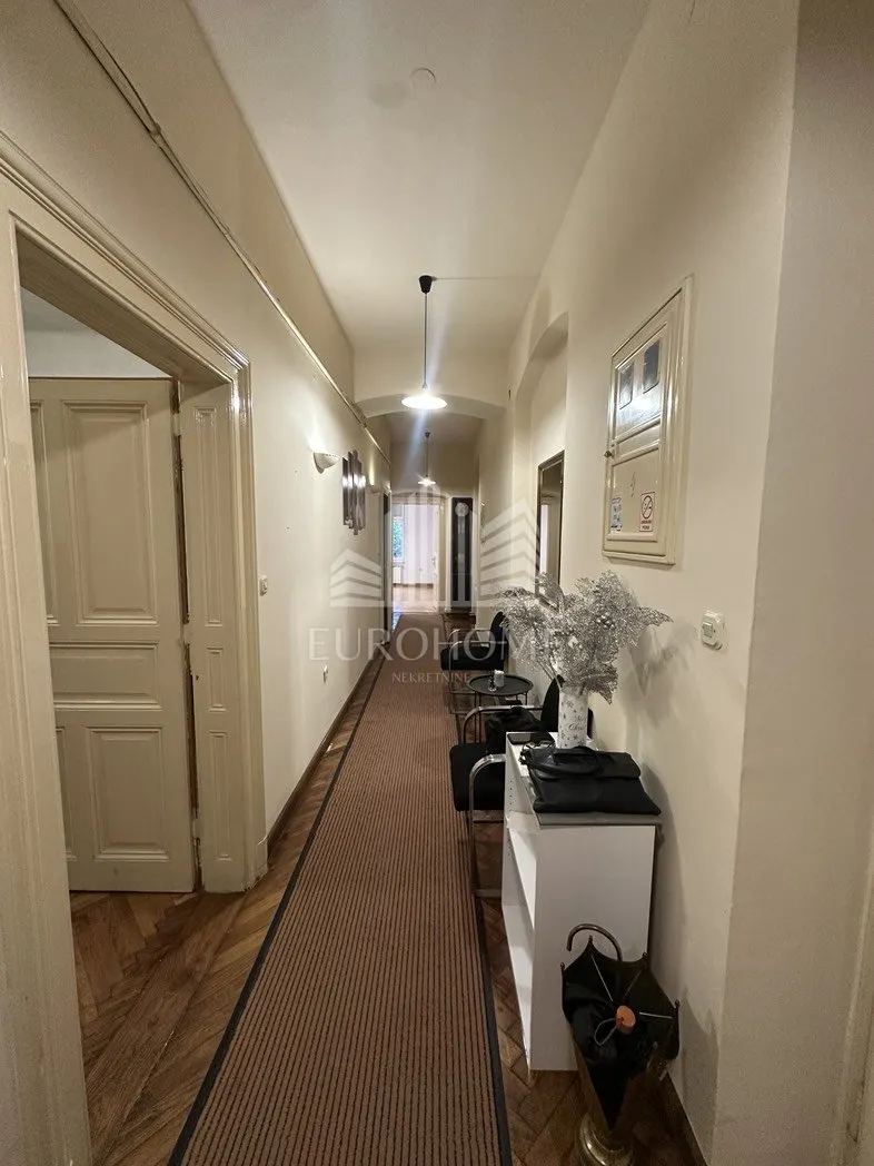 Poslovni Prostor - Donji Grad, 81m2