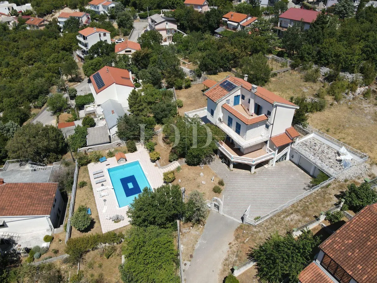 House - Crikvenica, 400m2