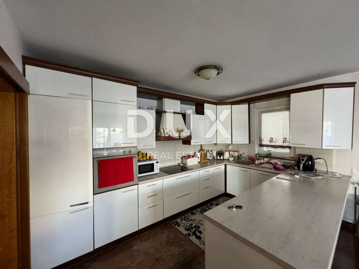 Kuća - Vodice, 370m2