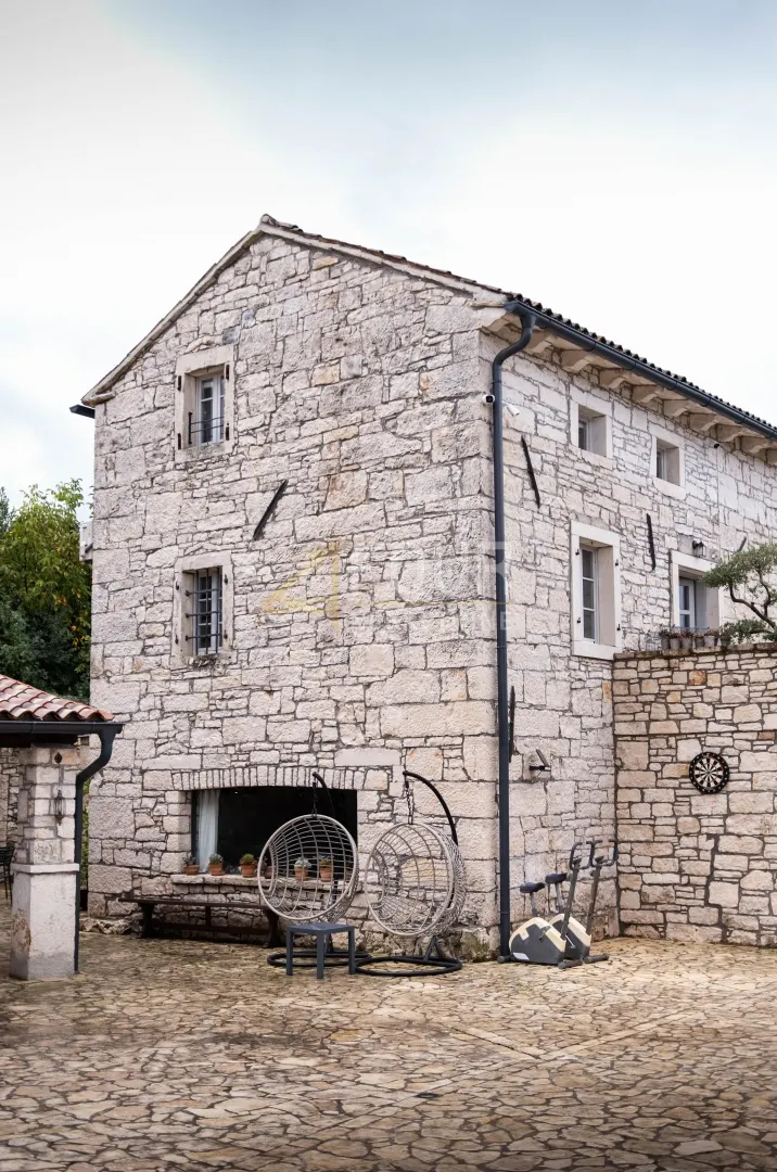 Kuća - Tinjan, 295m2