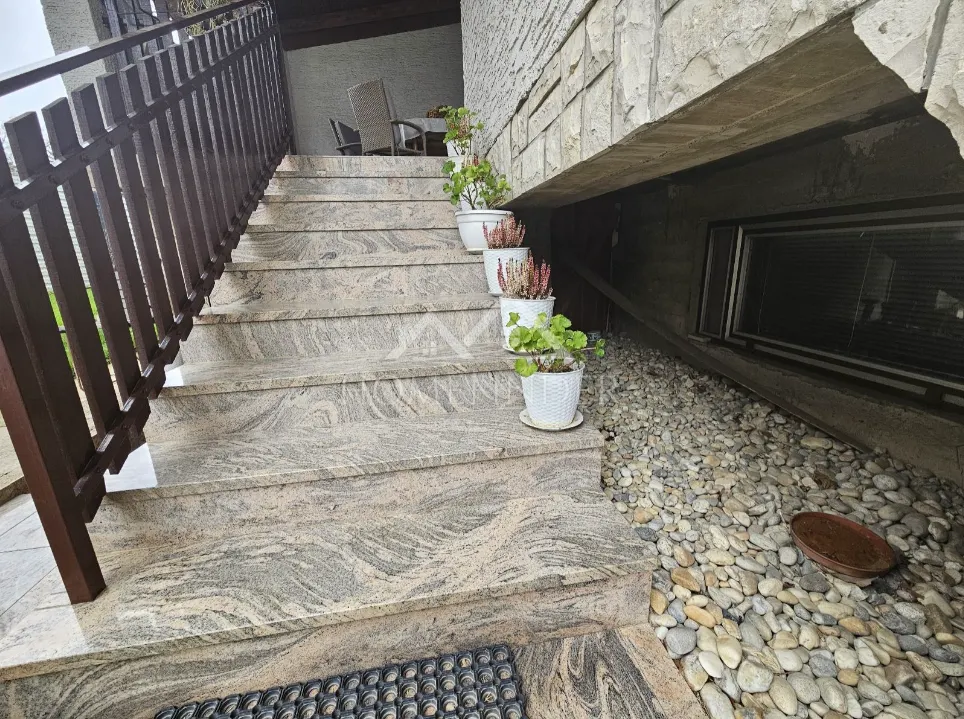 House - Bjelovar, 385m2