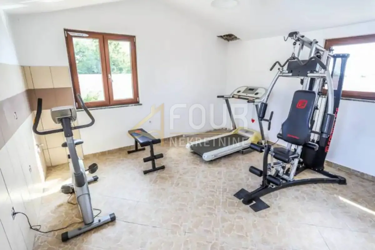 Kuća - Vodnjan, 250m2