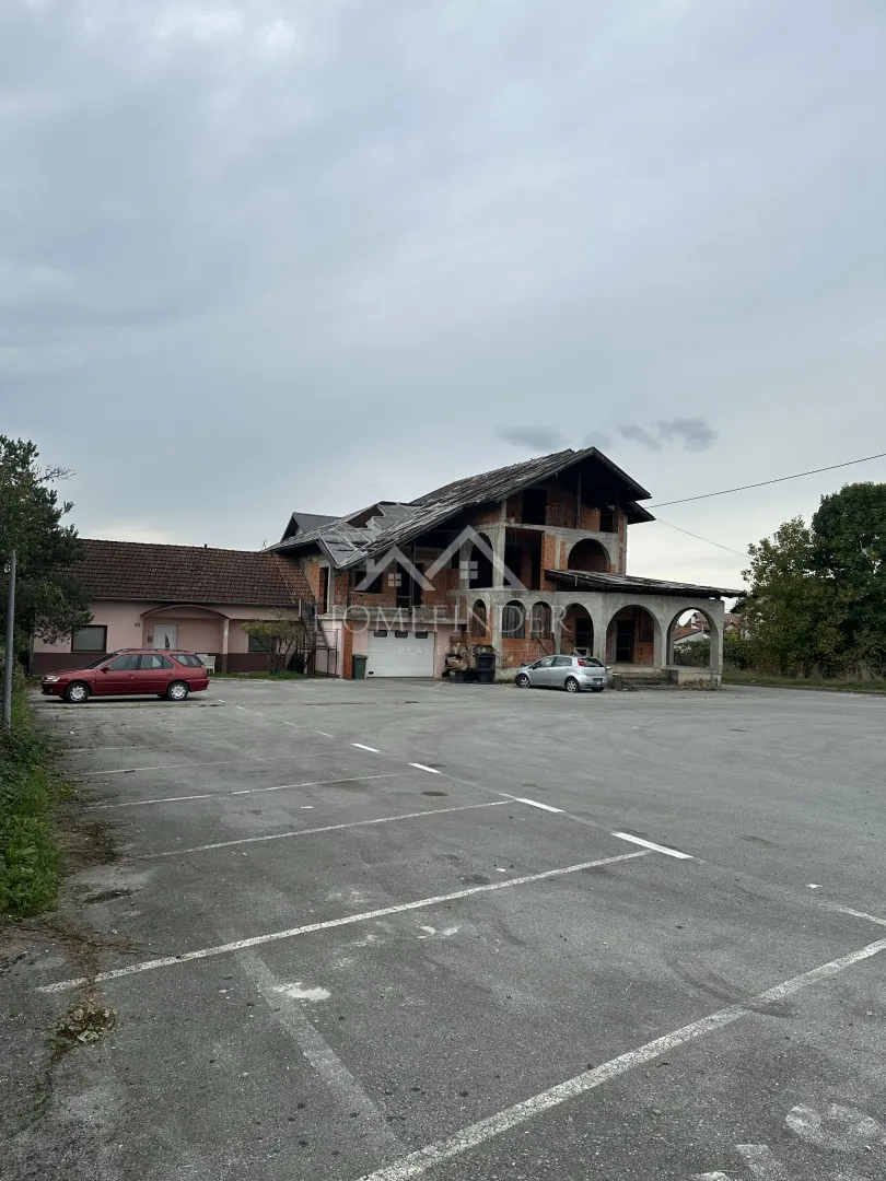 Kuća - Petrinja, 300m2