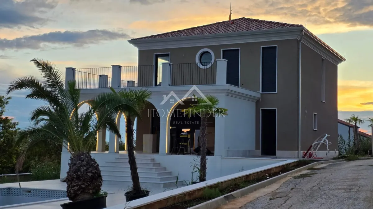 House - Buje, 384m2