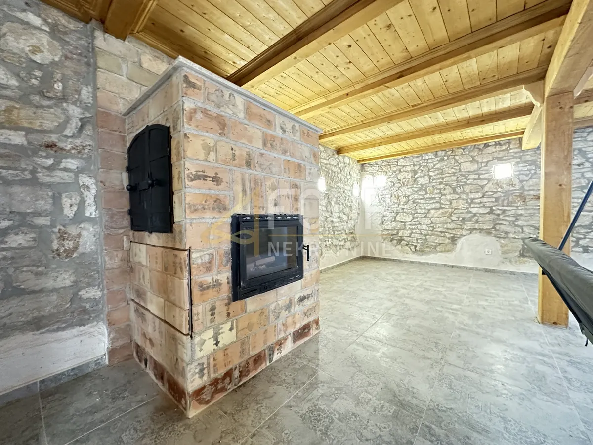 Kuća - Pula, 251m2