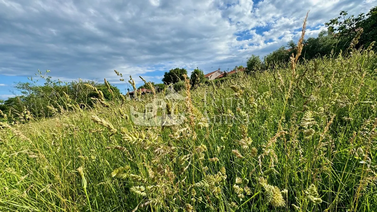Zemljište - Vrbnik, 930m2